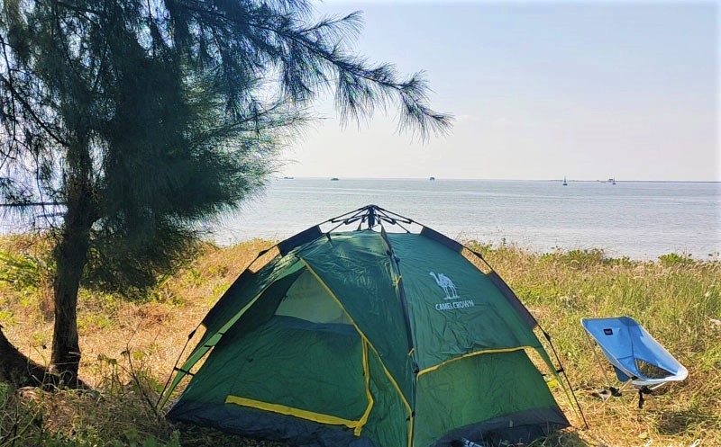 Cắm trại tại bãi biển Hoàng Châu, thị trấn Cát Hải
