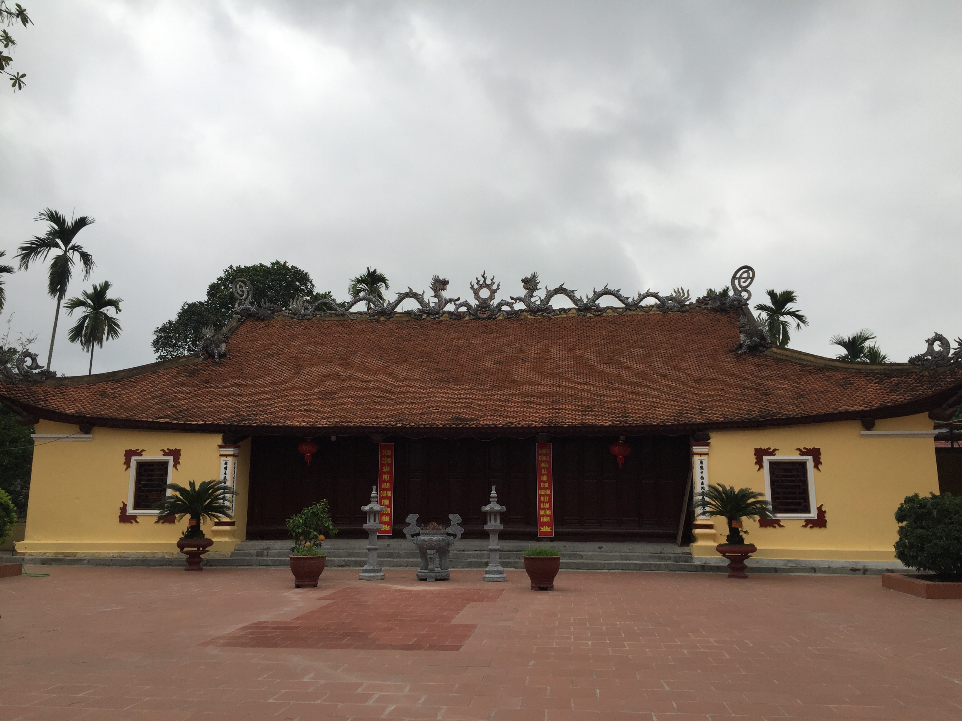 Phung Phap temple