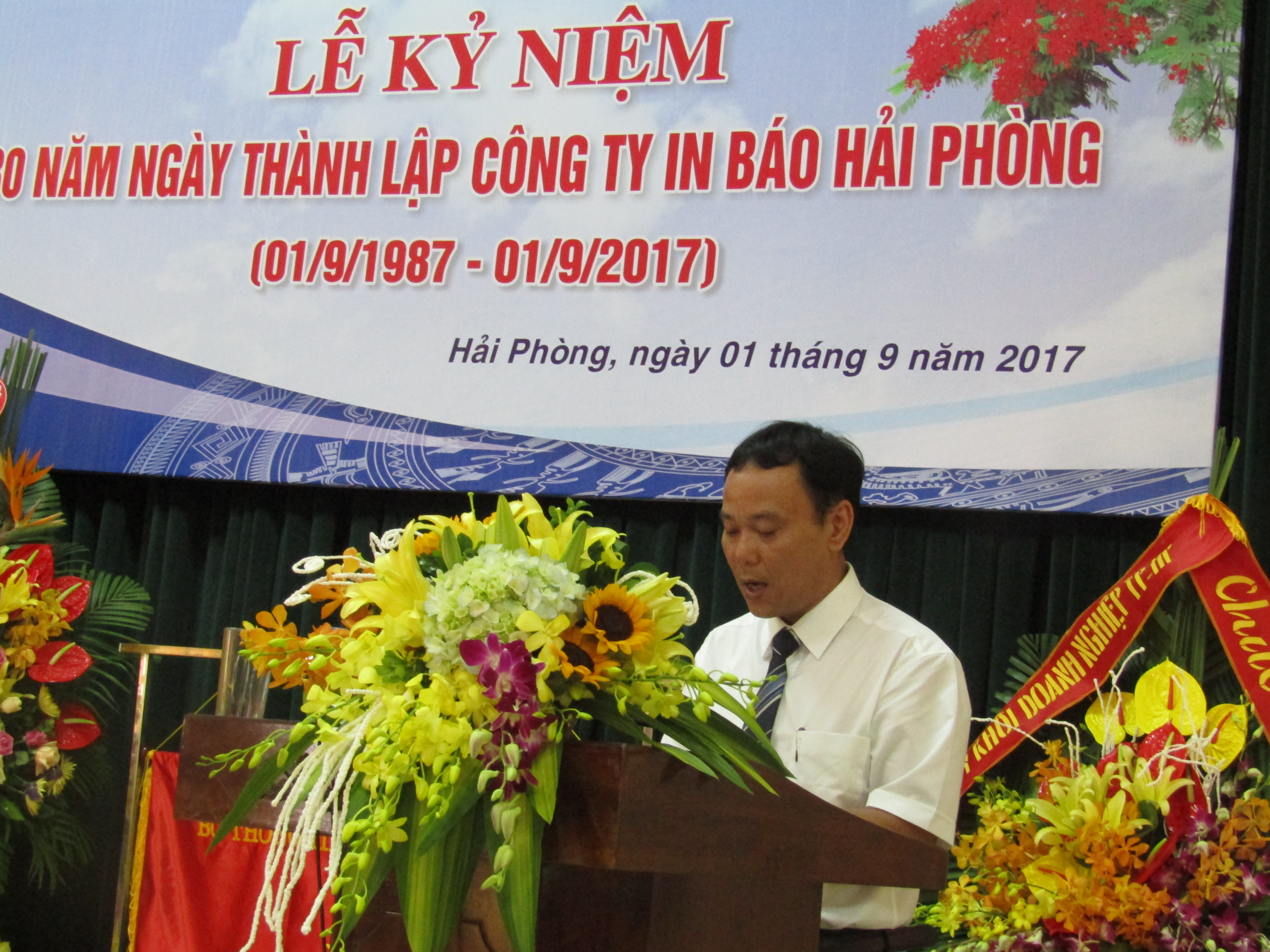 Giám đốc Nguyễn Thọ Dương đọc diễn văn kỷ niệm
