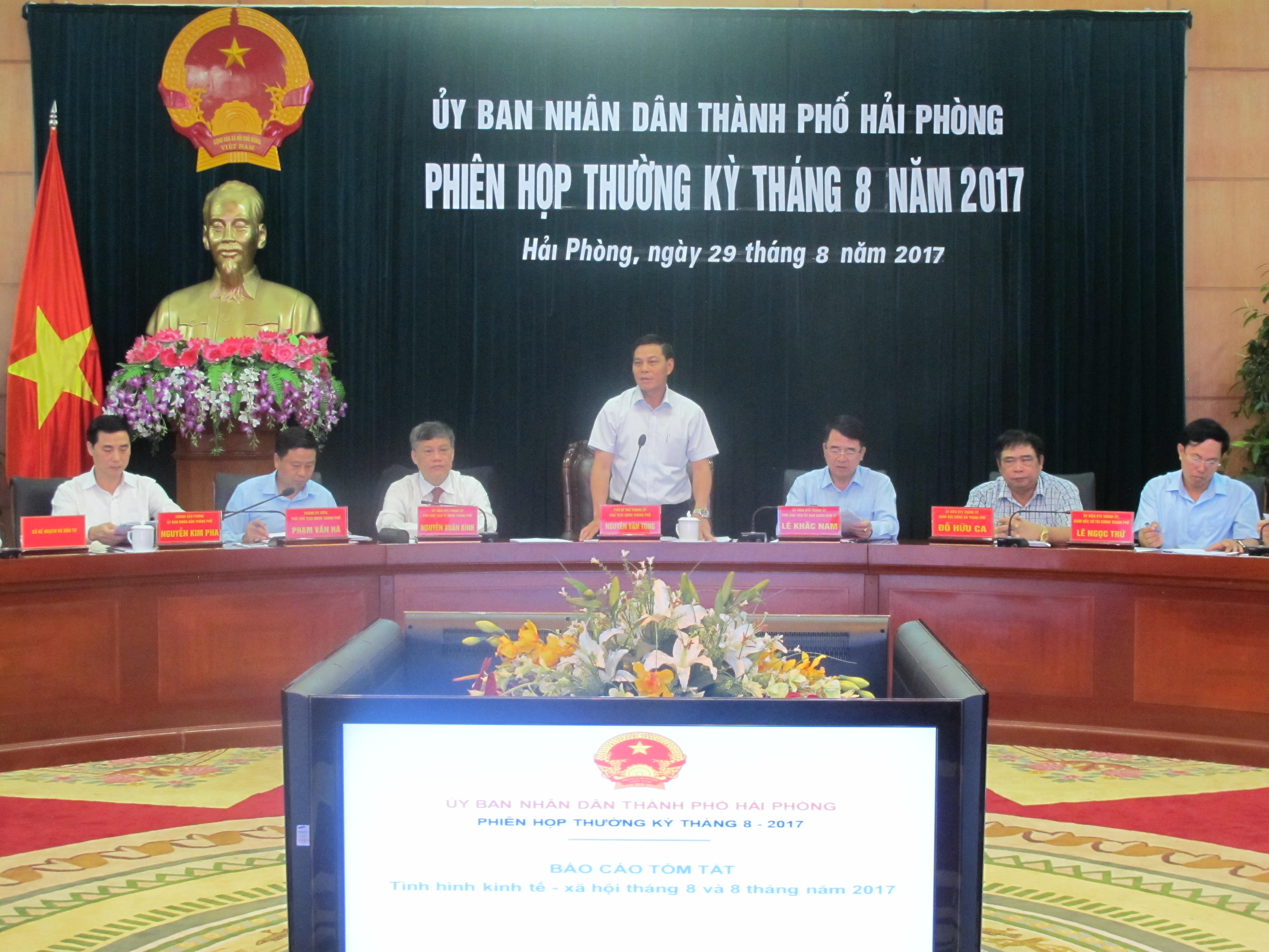 Chủ tịch UBNDTP Nguyễn Văn Tùng phát biểu tại hội nghị