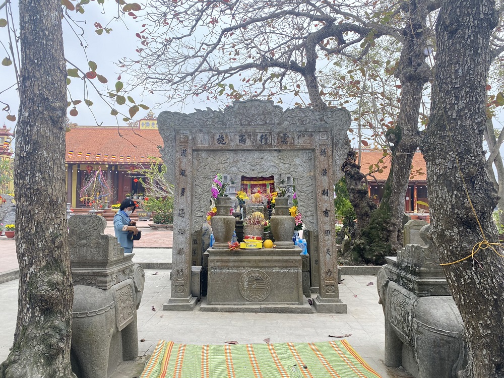 00-	Đền Canh Sơn là 1 trong 5 ngôi đền thuộc Ngũ linh từ của huyện Tiên Lãng 
