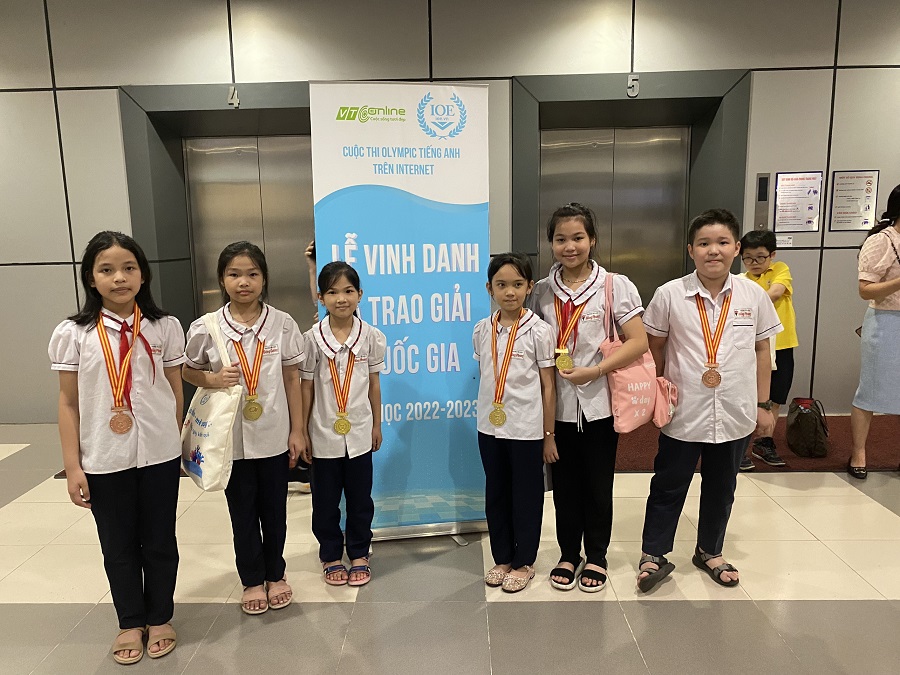 Các học sinh An Dương đạt huy chương tại cuộc thi Olympic tiếng Anh trên Internet