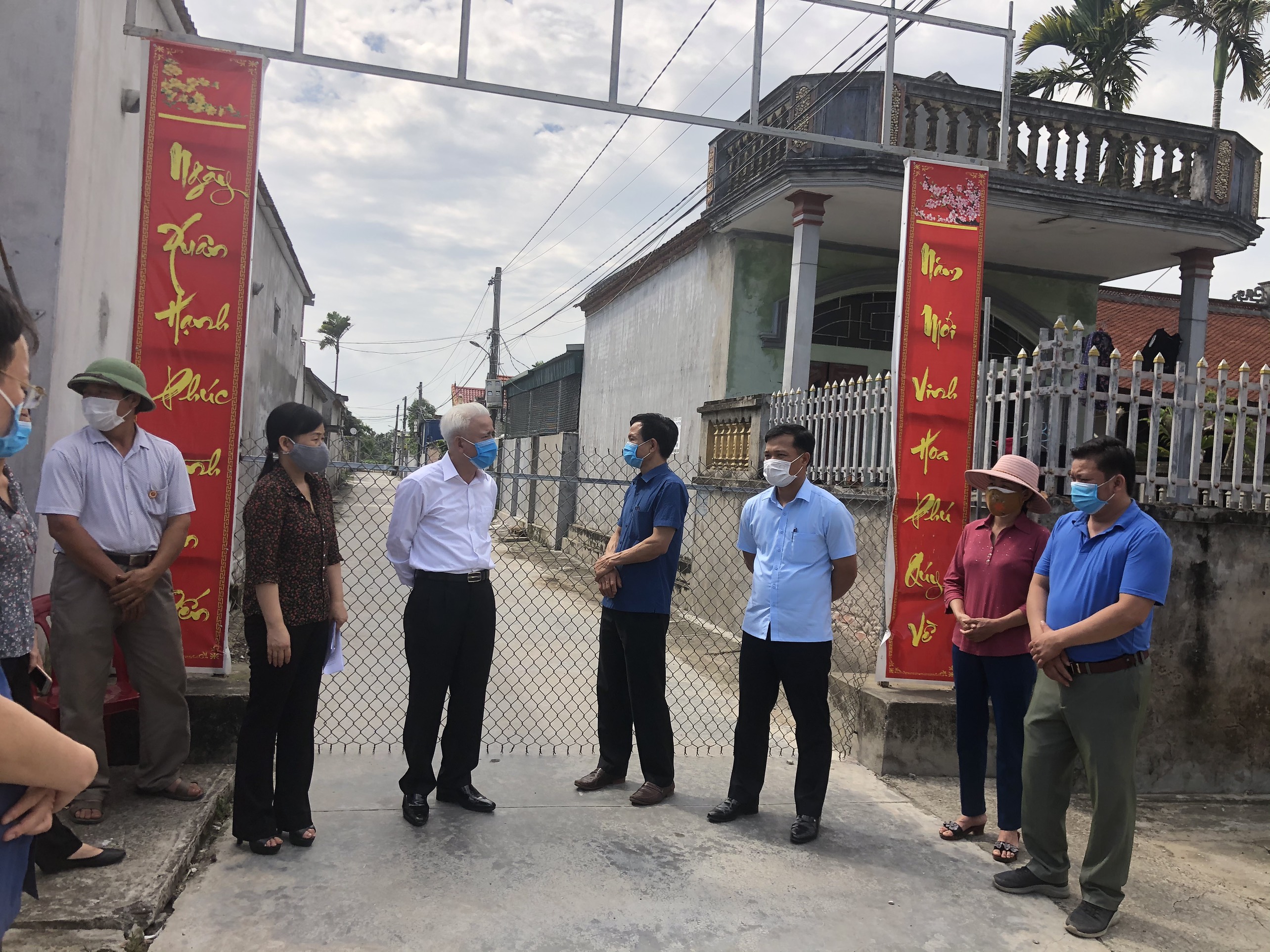 Đồng chí Nguyễn Đình Chuyến- Chủ nhiệm ủy ban kiểm tra Thành ủy kiểm tra công tác chống dịch tại Tiên Lãng 