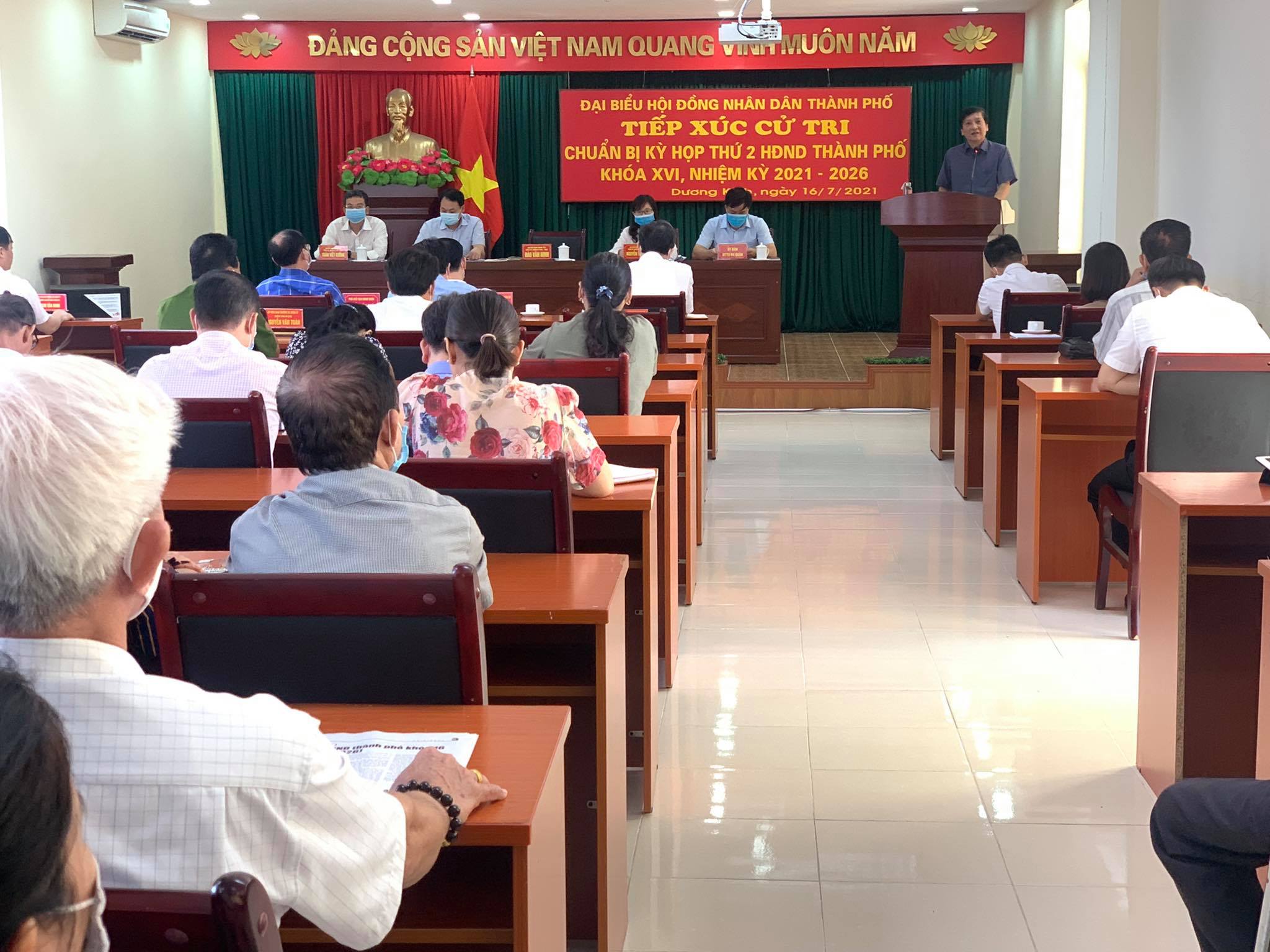 Đại diện Tổ đại biểu HĐND TP ứng cử tại quận Dương Kinh tiếp thu ý kiến cử tri 