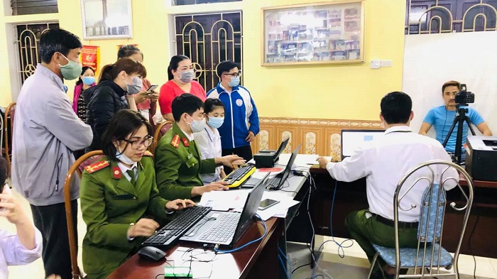 Đội Cảnh sát Quản lý hành chính về trật tự xã hội Công an quận Dương Kinh làm việc đến 24h00’ ngày 9-3 tại phường Tân Thành