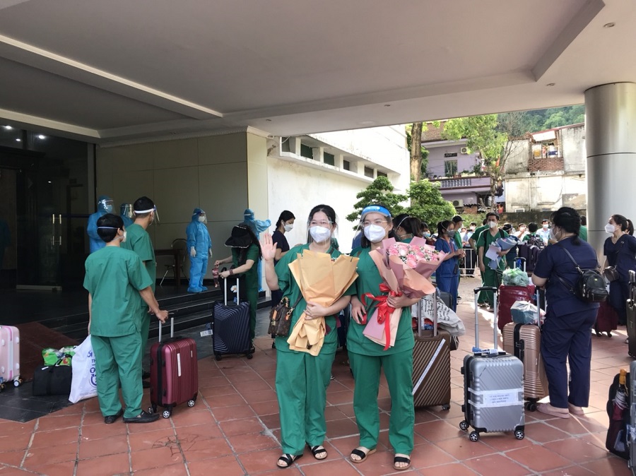 đoàn cán bộ, y bác sĩ hoàn thành hỗ trợ thành phố Hồ Chí Minh phòng, chống dịch bệnh Covid- 19