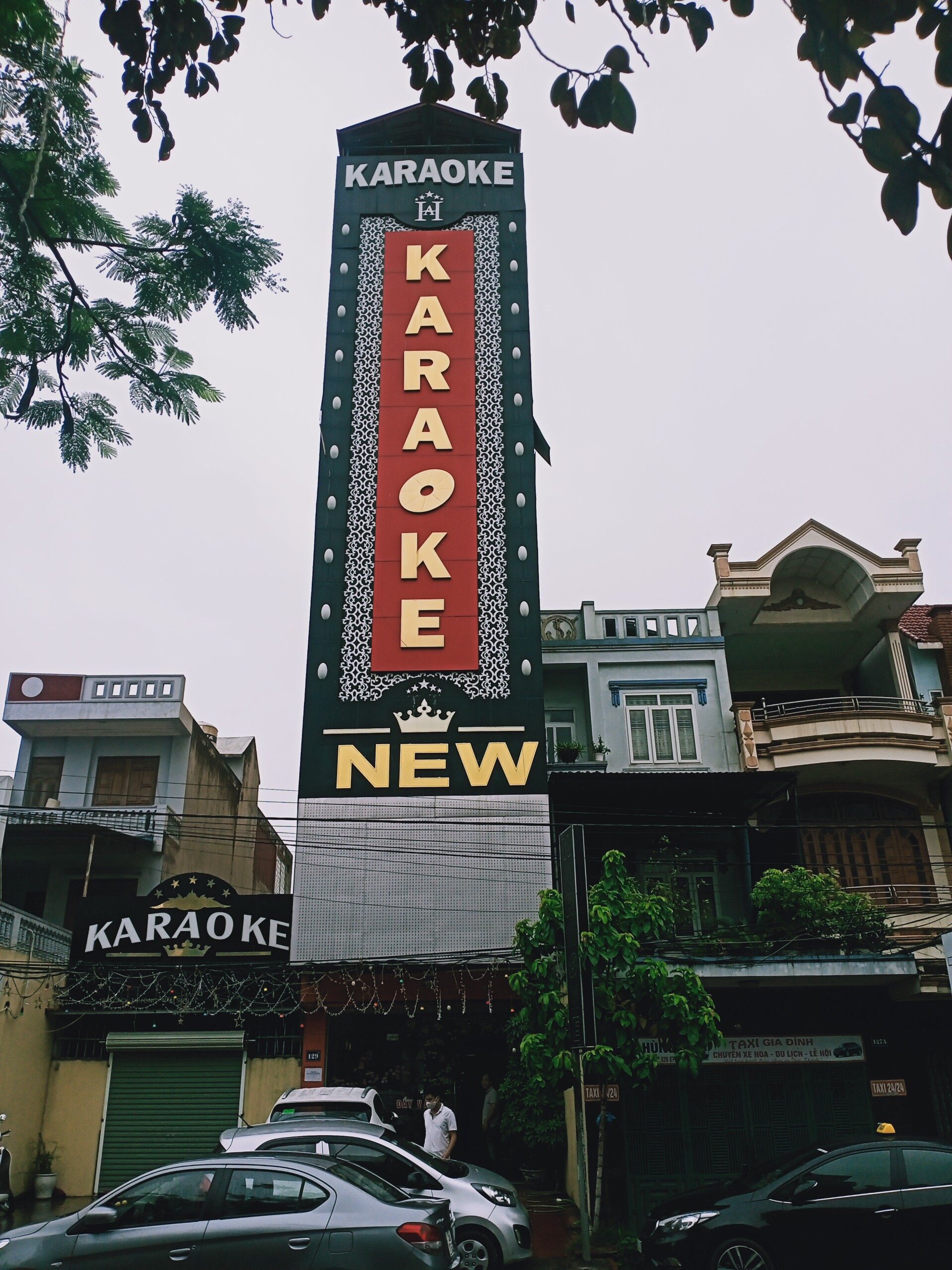 Quán karaoke NEW 5 Sao bất chấp dịch bệnh vẫn mở cửa cho khách quen sử dụng ma túy trong phòng hát 