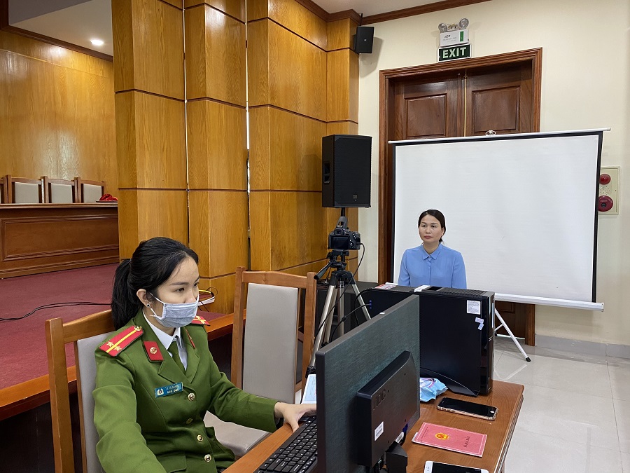 Công an huyện An Dương tổ chức cấp thẻ căn cước công dân lưu động ngay tại trụ sở hành chính huyện An Dương ngay sau khi hội nghị triển khai kế hoạch cấp căn cước kết thúc.