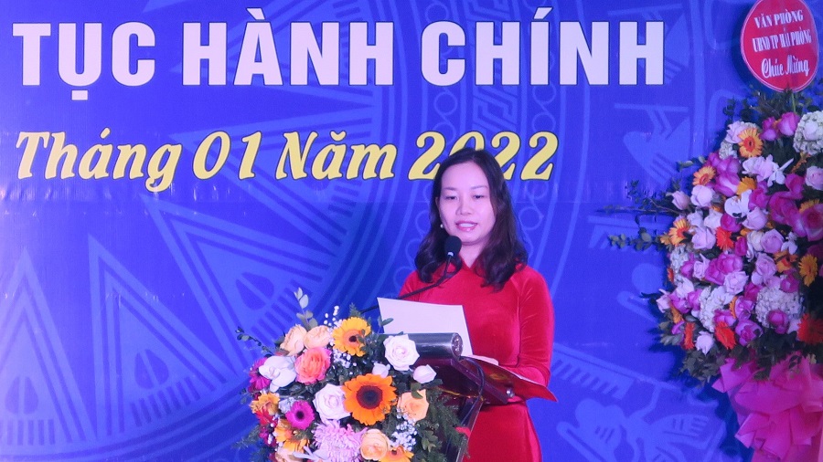 Đồng chí Trần Thị Quỳnh Trang- Bí thư Huyện ủy An Dương phát biểu tại lễ khai trương bộ phận một cửa của huyện An Dương