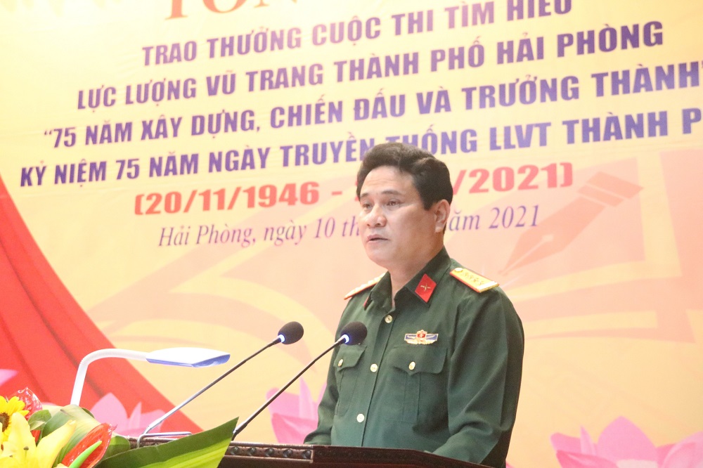 đồng chí: Đại tá Vũ Văn Hoài, Phó Bí thư Thường trực Đảng ủy quân sự thành phố, Chính ủy Bộ CHQS thành phố, Trưởng ban chỉ đạo cuộc thi