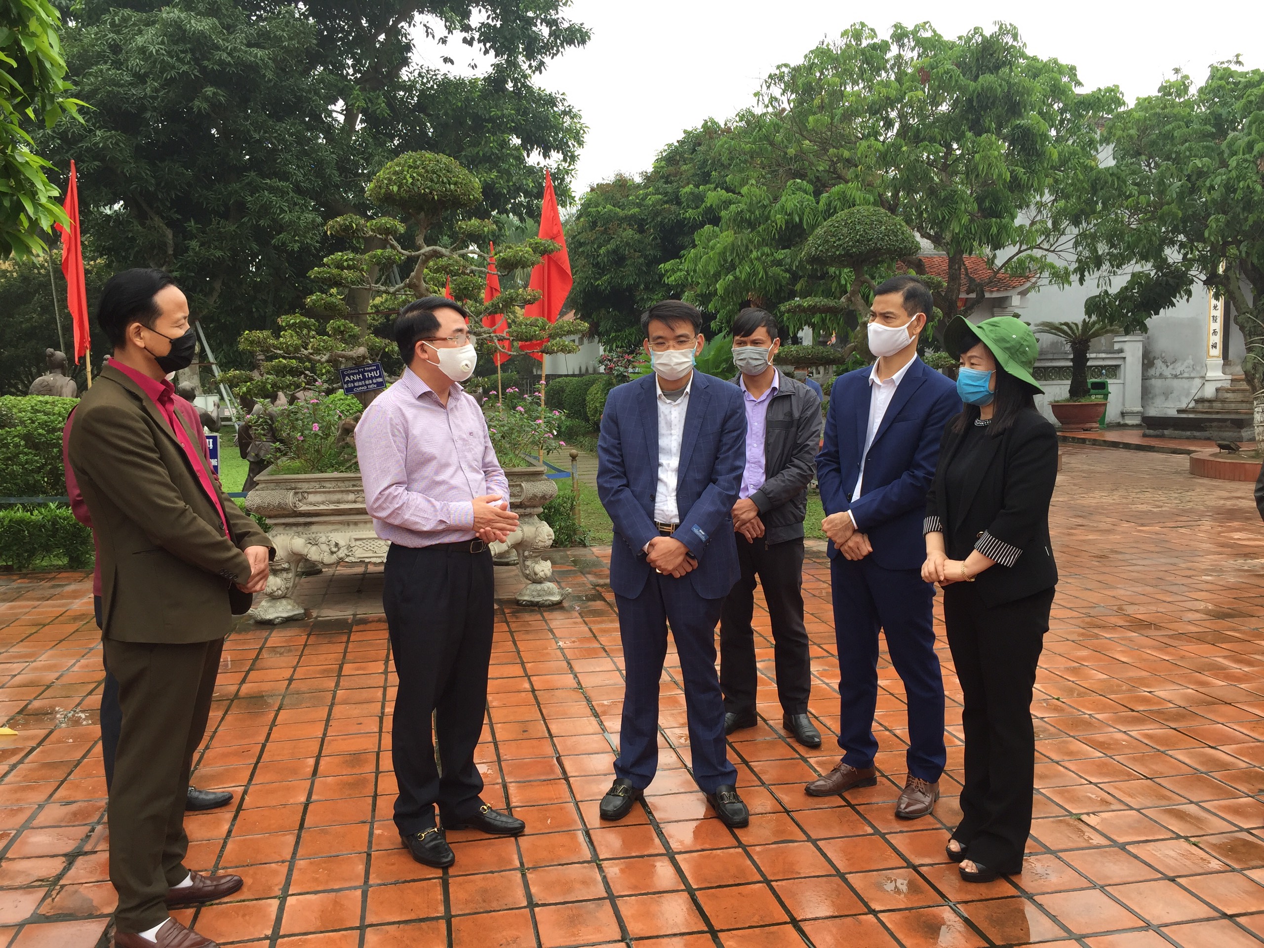 Phó Chủ tịch UBND TP Lê Khắc Nam kiểm tra công tác phòng chống dịch bệnh tại Khu di tích quốc gia đặc biệt đền thờ trạng Trình NBK