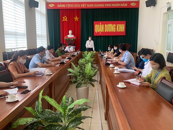 Đồng chí Bùi Đức Quang, Phó chủ tịch HĐND thành phố làm việc với Ủy ban bầu cử quận Dương Kinh