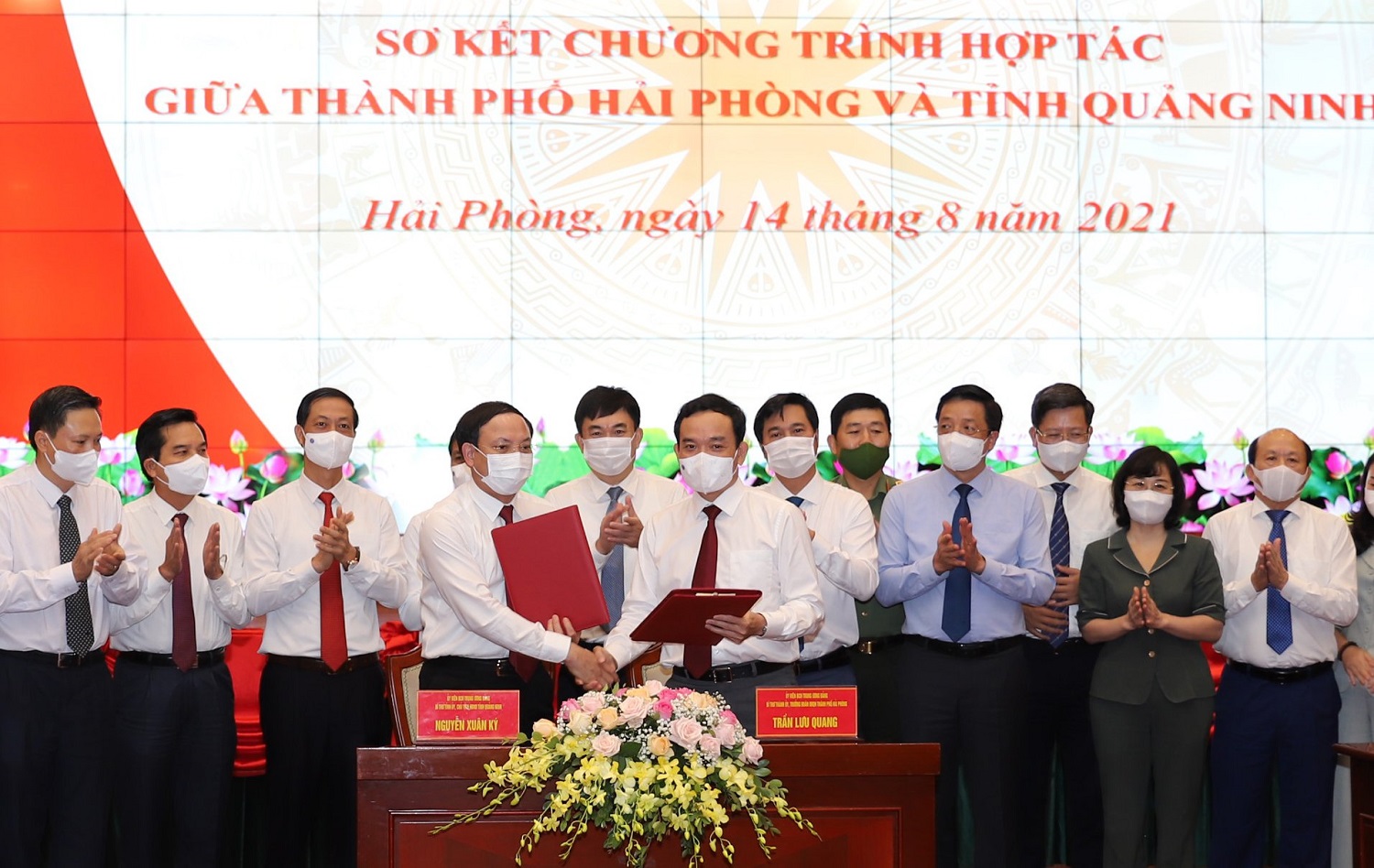 Lãnh đạo TP Hải Phòng và tỉnh Quảng Ninh ký cam kết  văn bản hợp tác giữa Ban Thường vụ Thành ủy Hải Phòng và Ban Thường vụ Tỉnh Quảng Ninh
