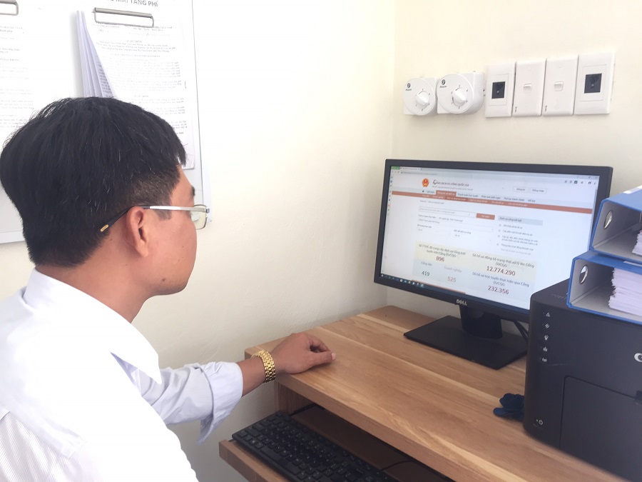 Máy tính được trang bị cho công dân đến tra cứu hồ sơ và kết quả trả hồ sơ tại xã Đồng Thái, An Dương