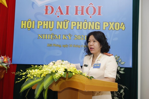 Đồng chí Thượng tá Nguyễn Thu Hồng, Trưởng phòng PX04 phát biểu tại Đại hội (ảnh: Đàm Thanh)