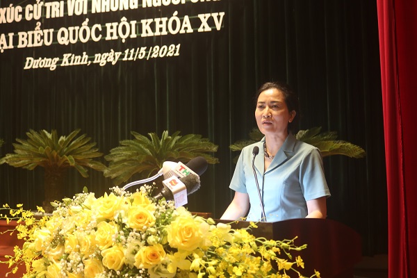 Nguyễn Hồng Vân- Trưởng phòng quan hệ Quốc tế, Trường Đại học Hàng hải trình bày chương trình hành động tại hội nghị. 