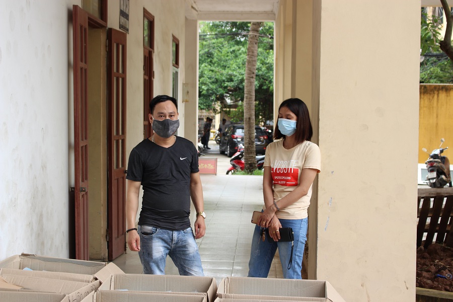 Vợ chồng Phạm Văn Thắng tại cơ quan công an 