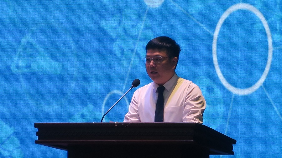 Đồng chí Ngô Văn Nghĩa- Phó trưởng phòng GD&ĐT huyện An Dương báo cáo đề dẫn  thảo nâng cao chất lượng thi vào THPT