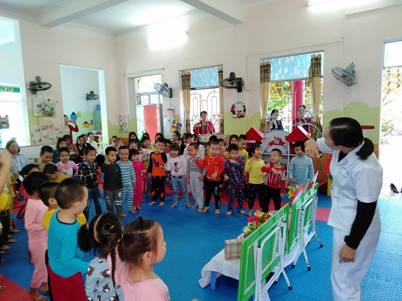Thông qua tổ chức chuyên đề giúp huyện Tiên Lãng quản lý chặt các nhóm trẻ ngoài công lập 