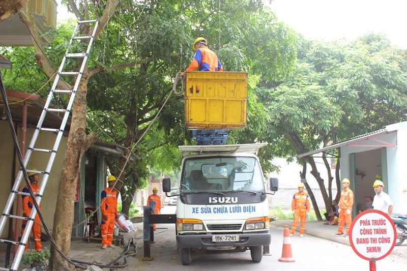 Công ty TNHH MTV Điện lực Hải Phòng bố trí nhân lực, phương tiện, vật tư thiết bị, sẵn sàng cung cấp điện ổn định trong những tháng mùa hè