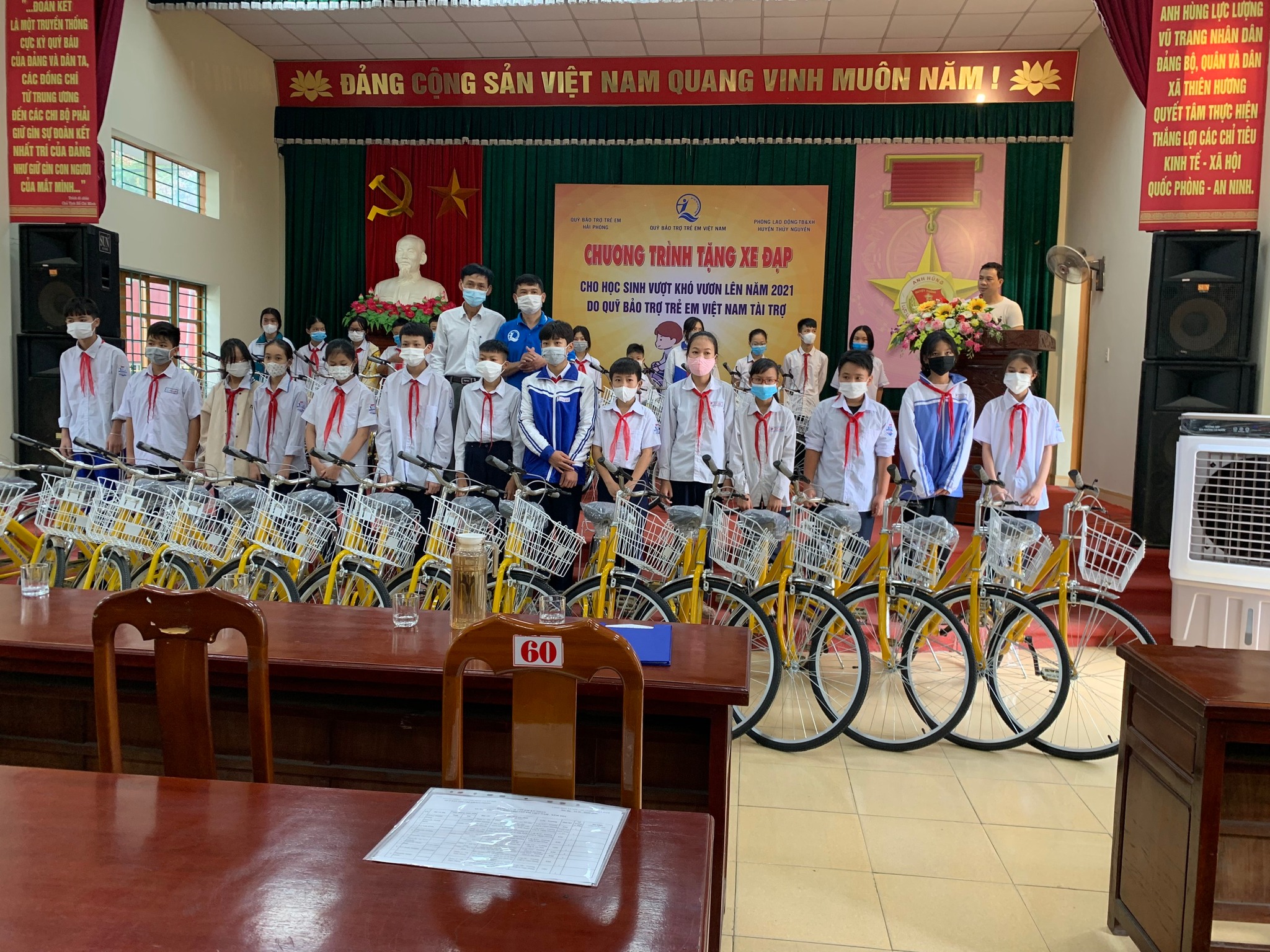 Quỹ Bảo trợ trẻ em Hải Phòng trao xe đạp tặng học sinh có hoàn cảnh khó khăn trên địa bàn huyện Thủy Nguyên 