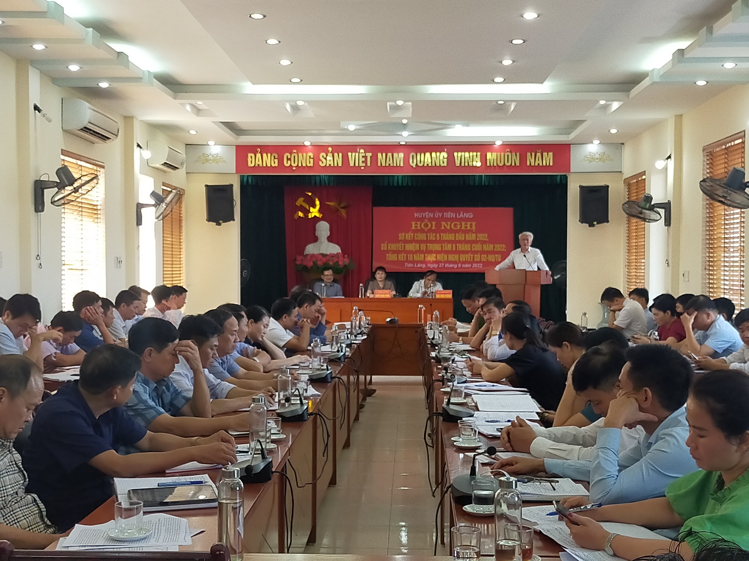 Đồng chí Nguyễn Đình Chuyến- Chủ nhiệm Ủy ban Kiểm tra Thành ủy phát biểu tại hội nghị 