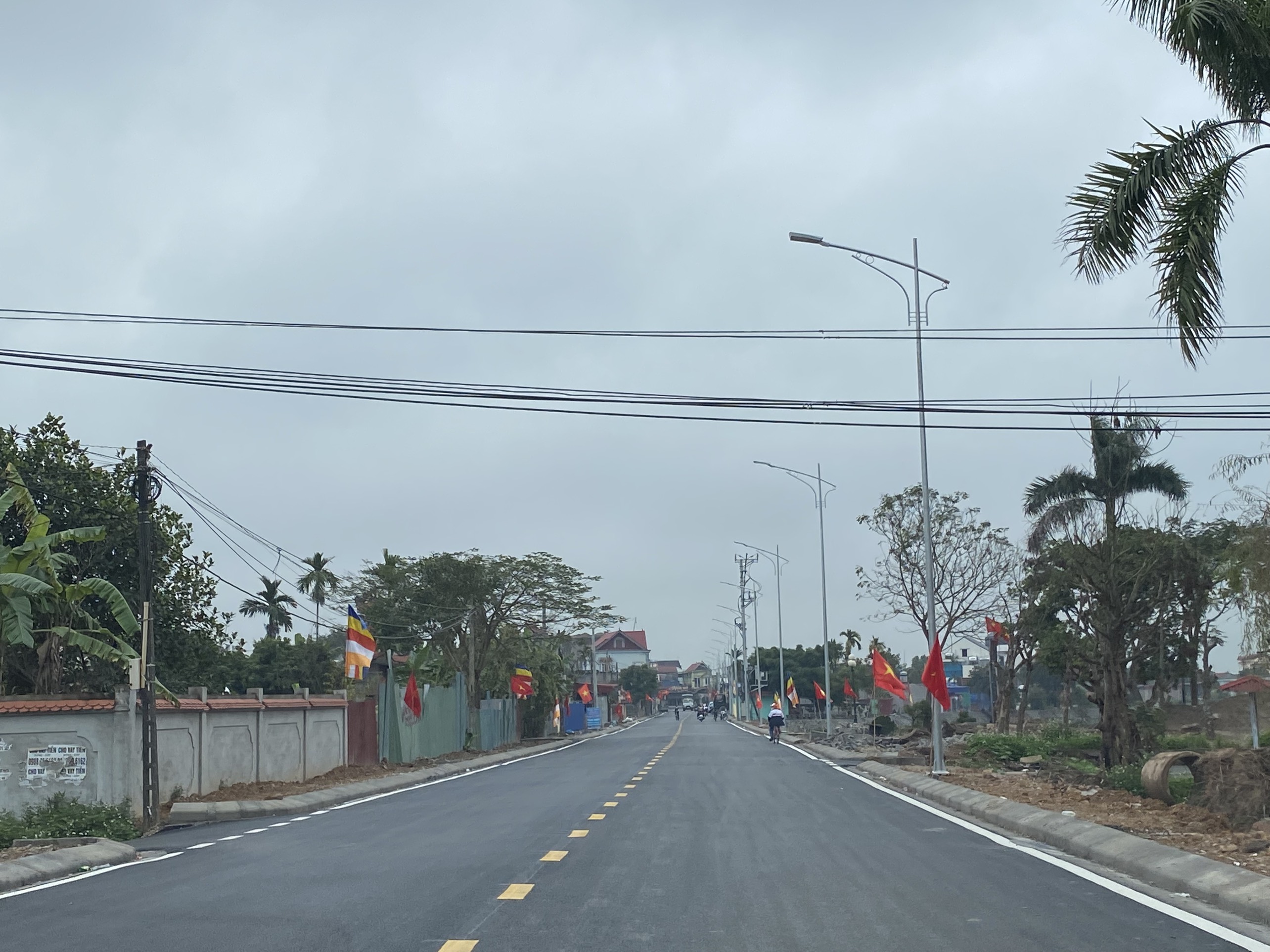 Một tuyến đường trục xã nông thôn mới kiễu mẫu tại An Hòa (huyện An Dương) vừa hoàn thành đưa vào sử dụng./.