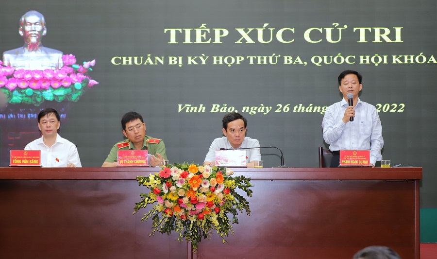 Các đại biểu Quốc hội tham gia tiếp xúc cử tri tại huyện Vĩnh Bảo 
