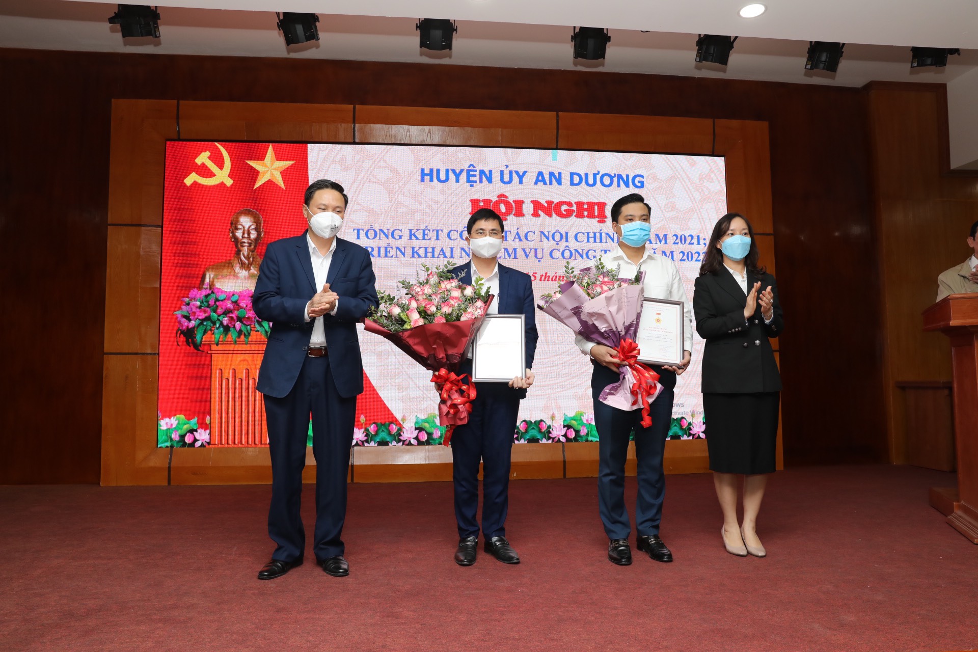 2 cá nhân thuộc Văn phòng huyện An Dương được nhận Kỷ niệm chương vì sự nghiệp nội chính của Đảng   