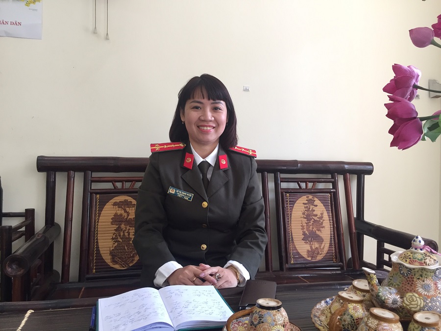 Đại úy Đỗ Thị Thanh Huyền là 1 trong 2 nữ công an viết đơn tình nguyện về xã 