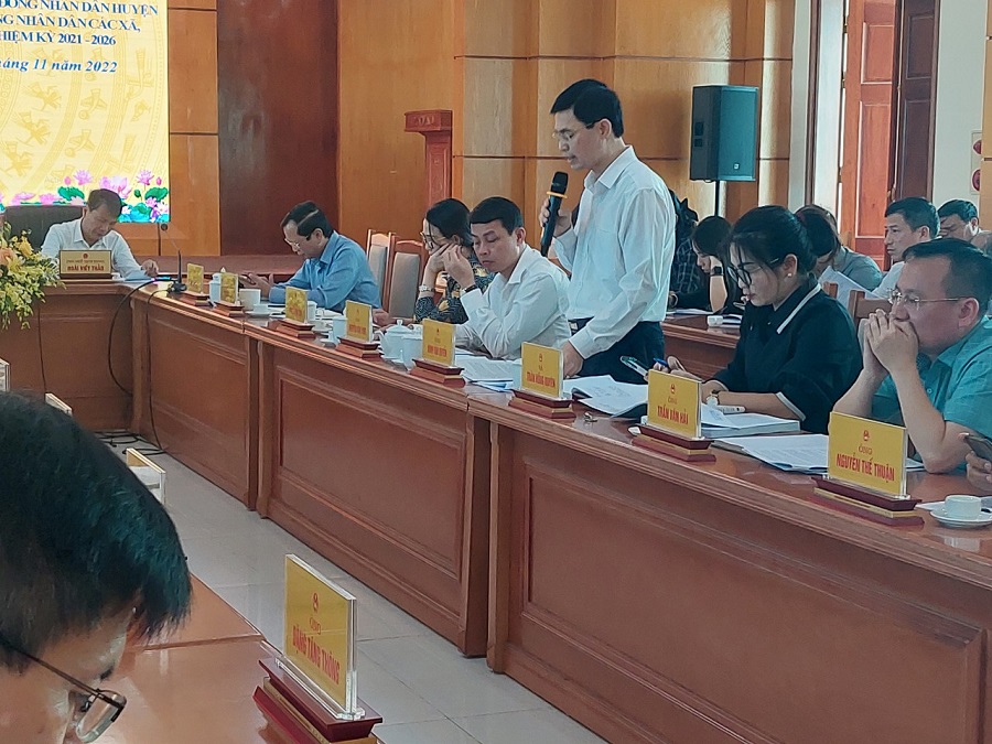 Đại biểu Đinh Văn Quyền, Chánh văn phòng huyện An Dương thông tin kết quả hoạt động của HĐND huyện năm 2022