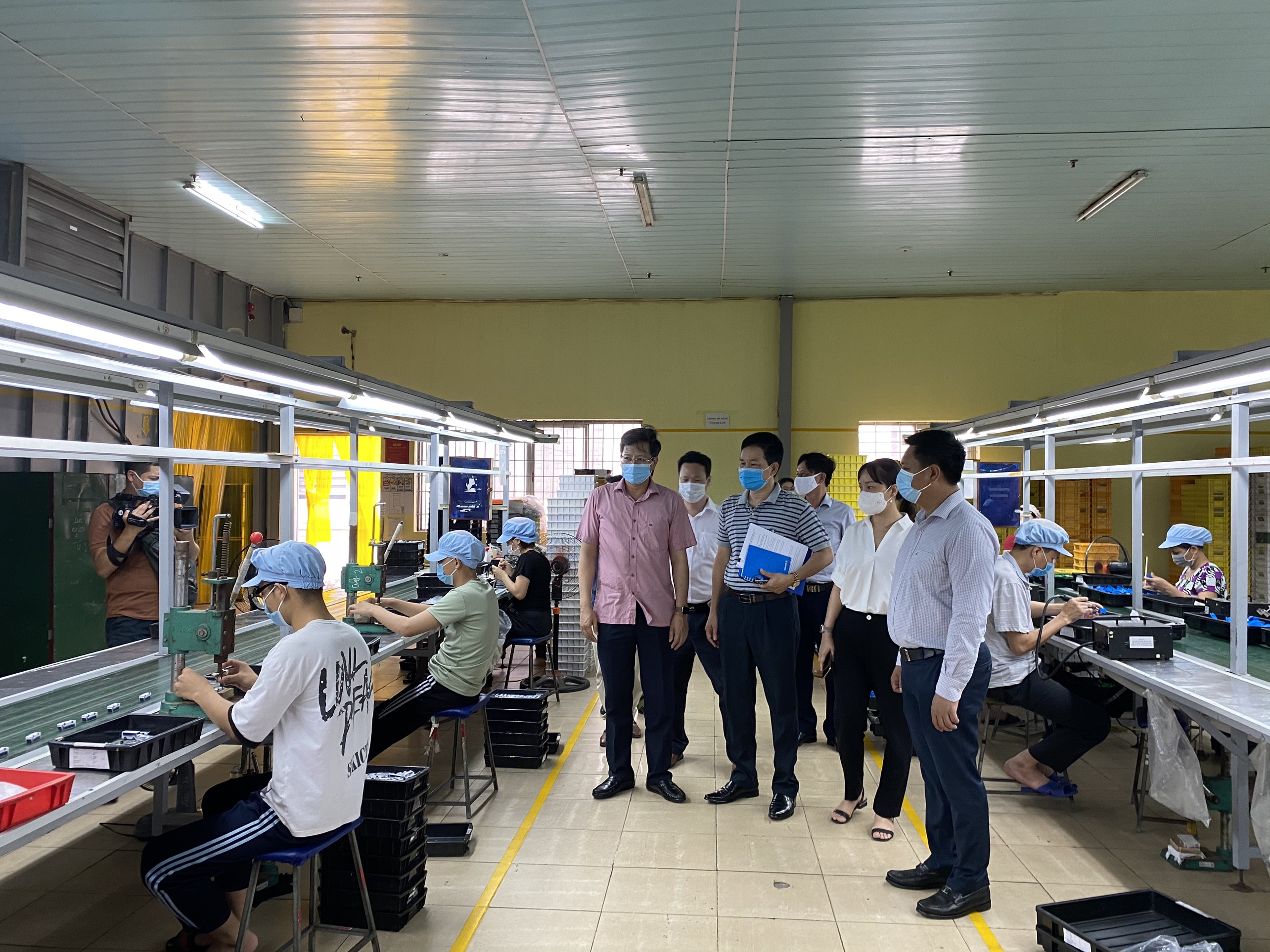 Đồng chí Lê Anh Quân- Phó Chủ tịch Thường trực UBND TP kiểm tra công tác sản xuất và phòng chống dịch bệnh Covid-19 trên địa bàn huyện An Dương. 