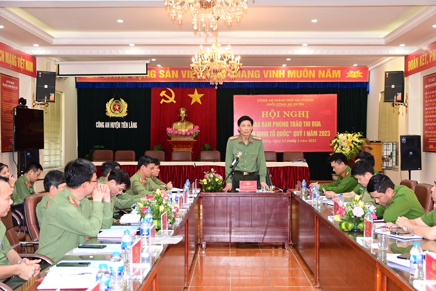 Đồng chí đại tá Phạm Viết Dũng- Phó Giám đốc CATP phát biểu chỉ đạo tại hội nghị 