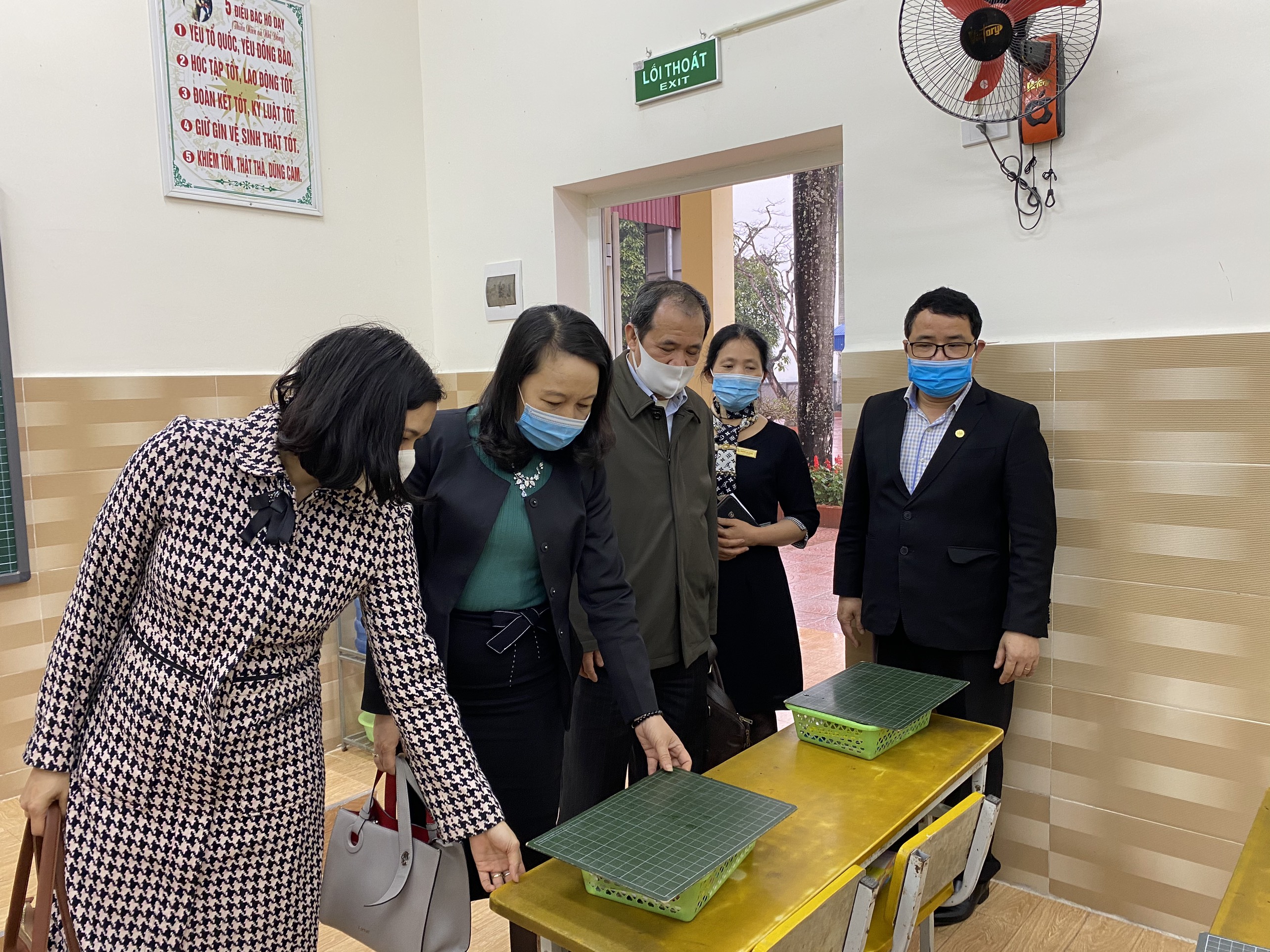Ngay sau khi có văn bản cho học sinh tới trường ngày 8-3 tới, ngành giáo dục huyện An Dương đã kiểm tra công tác chuẩn bị đón học sinh đến trường tại các trường họ