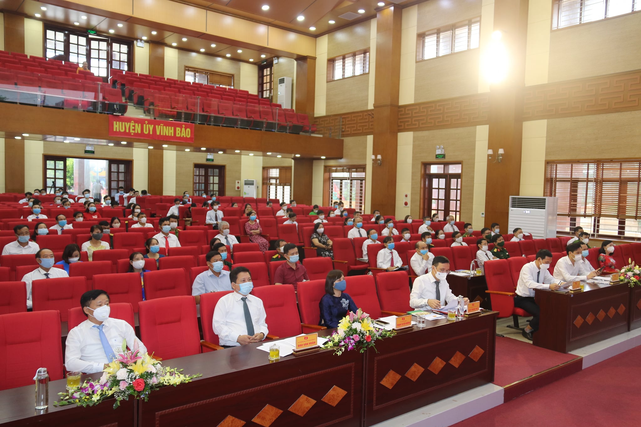 Các đại biểu dự hội nghị sơ kết 5 năm thực hiện Chỉ thị số 05/CT-TW của Bộ Chính trị khóa 12 về “Đẩy mạnh học tập và làm theo tư tưởng, đạo đức, phong cách Hồ Chí Minh”. 