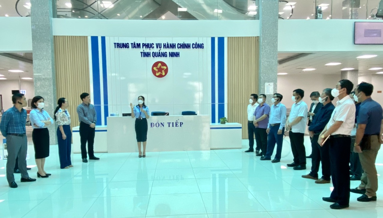 Đoàn công tác của thành phố Hải Phòng thăm quan trung tâm dịch vụ hành chính công tỉnh Quảng Ninh 