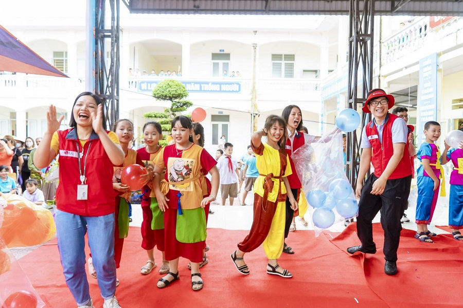 Mang đến chương trình, các cô chú, anh chị tình nguyện viên Công ty TNHH LG Display Việt Nam Hải Phòng 