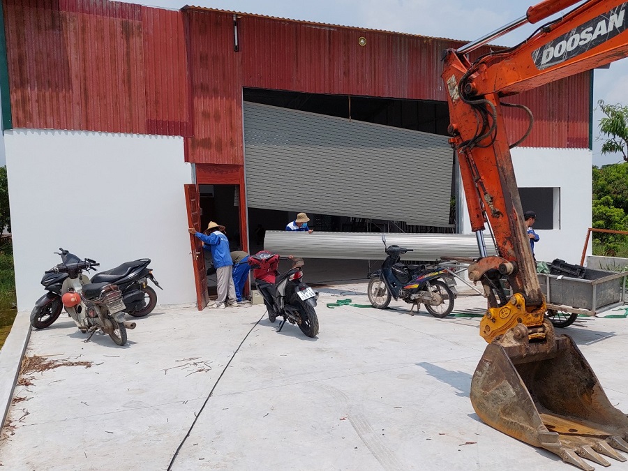 Sau khi tuyên truyền, vận động một số hộ dân đã tự nguyện tháo dỡ công trình vi phạm trên đất nông trường Quý Cao với sự hỗ trợ của chính quyền huyện Tiên Lãng 