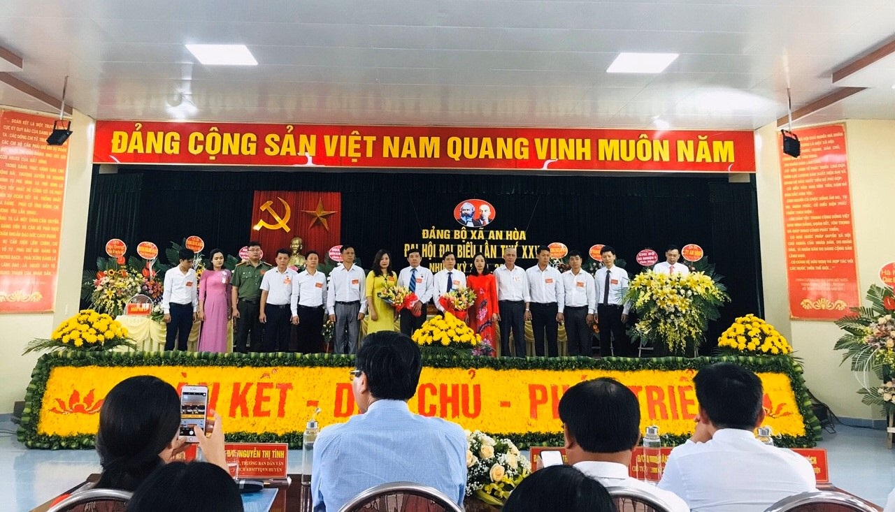 Ban Chấp hành Đảng bộ xã An Hòa khóa mới, nhiệm kỳ 2020-2025  ra mắt đại hội 