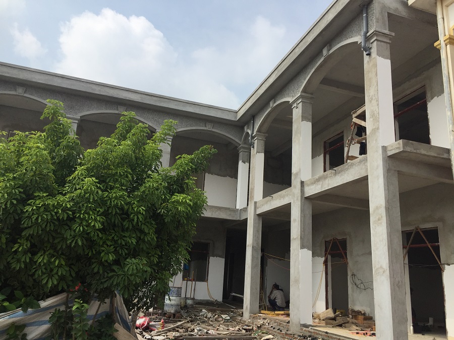 Dãy nhà 2 tầng Trường tiểu học Lê Lợi, xã Lê Lợi đang được nhà thầu đẩy nhanh hoàn thiện đưa vào sử dụng trong tháng 8
