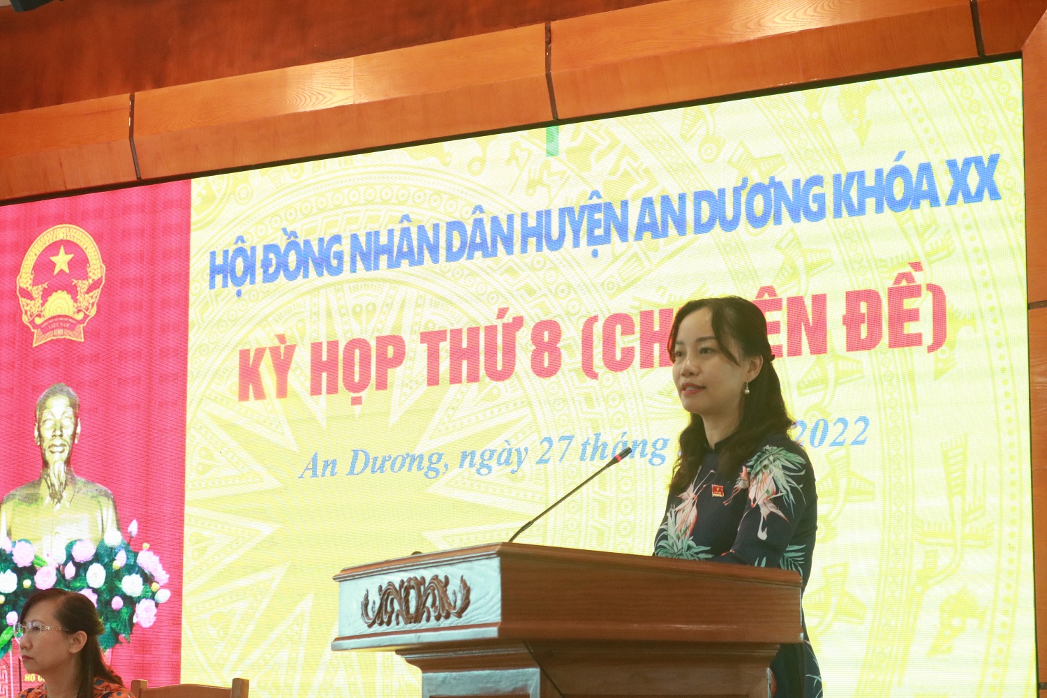 Đồng chí Trần Thị Quỳnh Trang, Ủy viên Thành ủy, Bí thư Huyện ủy An Dương phát biểu tại kỳ họp