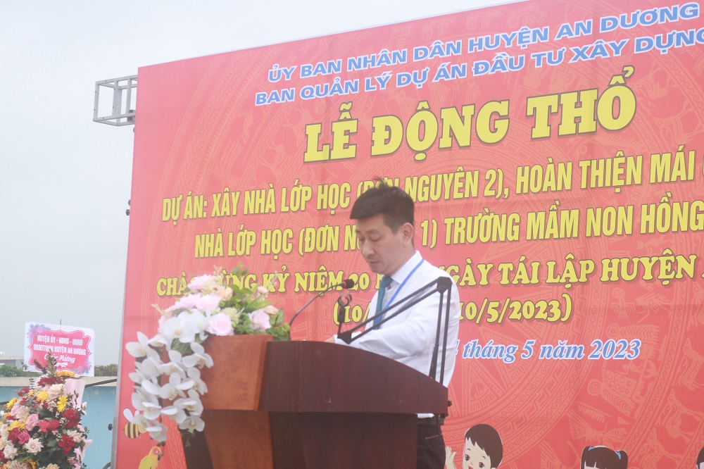 Lãnh đạo Ban quản lý dự án đầu tư xây dựng huyện An Dương (chủ đầu tư) báo cáo khái quát về dự án