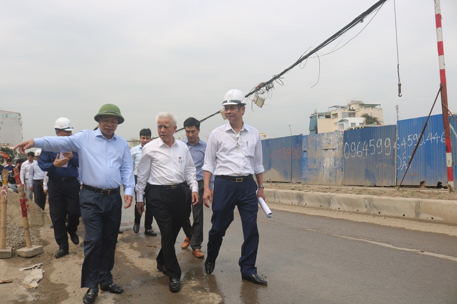 Phó Chủ tịch UBND TP Nguyễn Đình Chuyến kiểm tra thực địa tại dự án  Hồ Sen- Cầu Rào 2