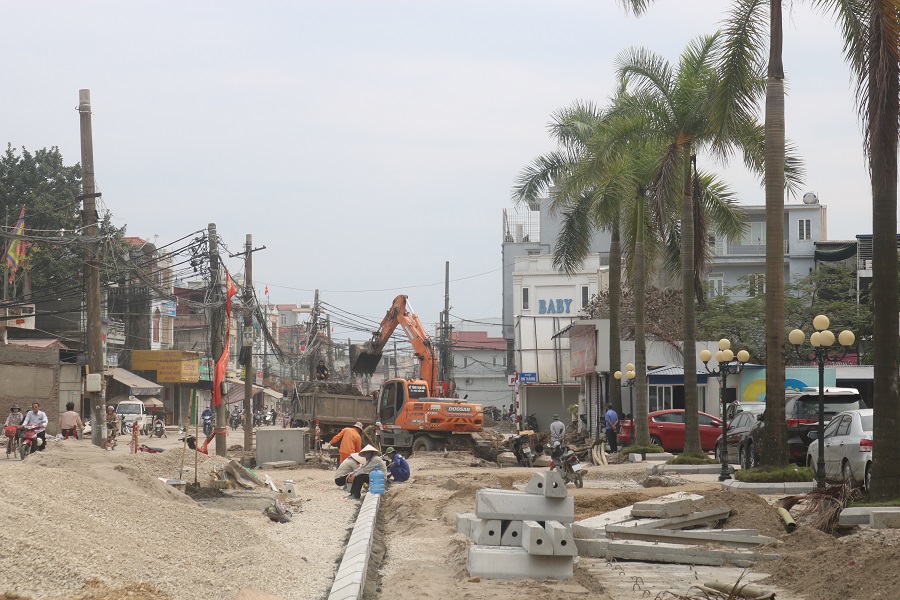 Nhà thầu đẩy nhanh tiến độ thi công dự án đường Hồ Sen- Cầu Rào 2 