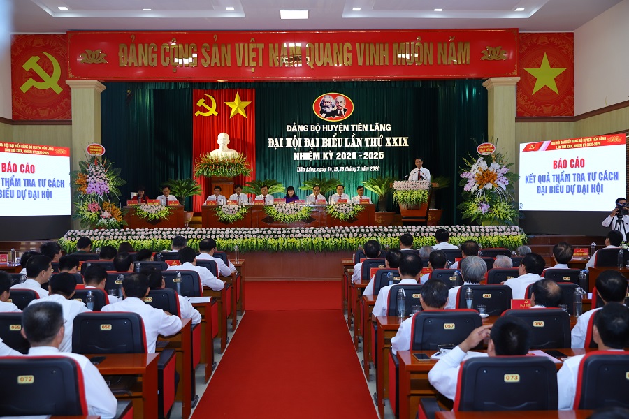 Với tinh thần đoàn kết, tập trung dân chủ, trong phiên họp chiều 15-7, Đại hội Đảng bộ huyện Tiên Lãng lần thứ 29, nhiệm kỳ 2020-2025 bầu vào Ban chấp hành Đảng bộ khóa mới gồm 41 đồng chí. 