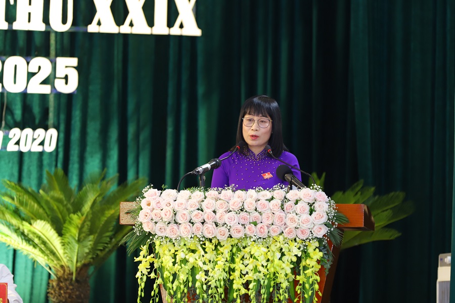 Đồng chí Nguyễn Thị Mai Phương- Bí thư Huyện ủy, Chủ tịch HĐND huyện đọc diễn văn khai mạc đại hội