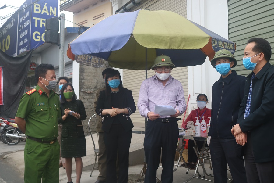 Phó Chủ tịch UBND TP Lê Khắc Nam kiểm tra chốt tại xã Đại Thắng (Tiên Lãng)
