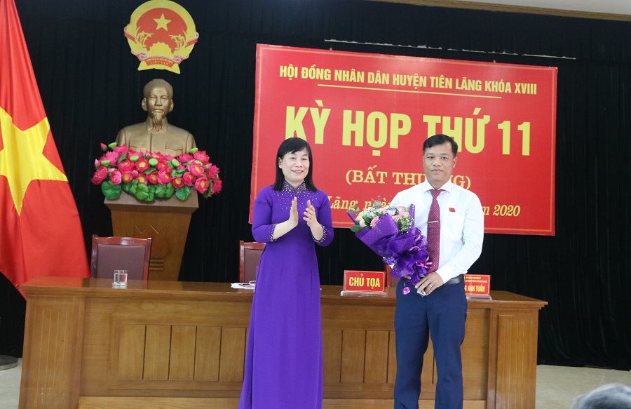Đồng chí Lương Văn Công được bầu giữ chức Chủ tịch UBND huyện Tiên Lãng, nhiệm kỳ 201