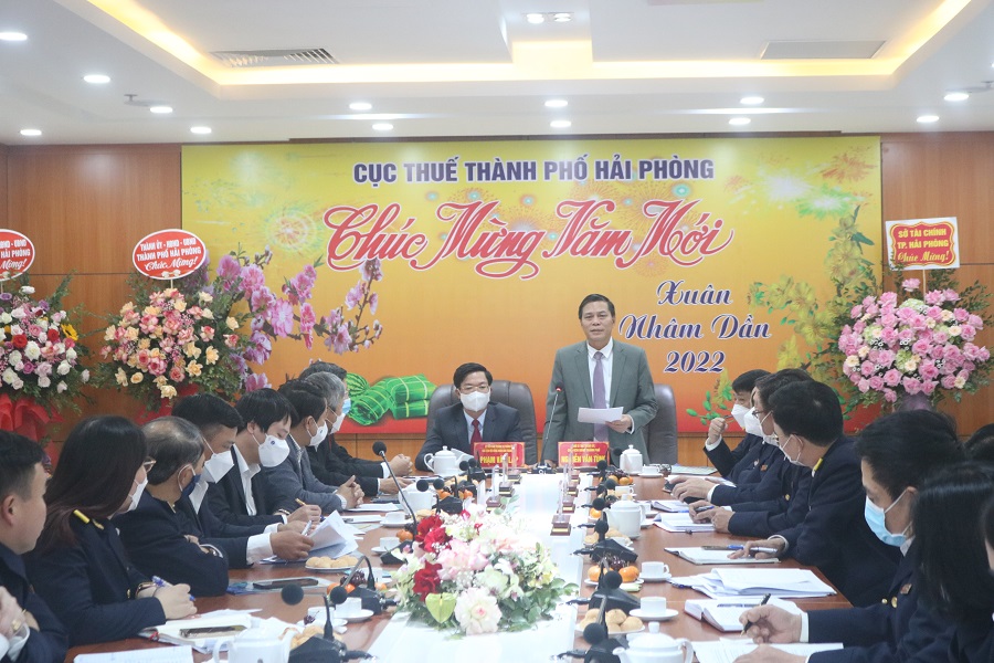 Chủ tịch UBND thành phố Nguyễn Văn Tùng phát biểu tại Cục thuế thành phố