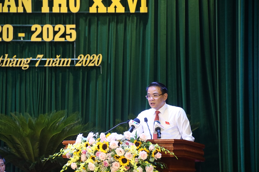 Đồng chí Phạm Quốc Ka, Bí thư Huyện uỷ Vĩnh Bảo đọc báo cáo chính trị khai mạc đại hội